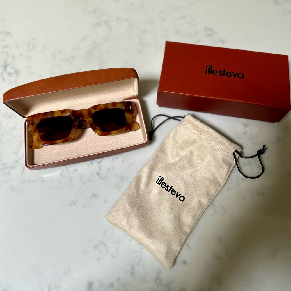 Illesteva Lewis Sunglasses in Amber